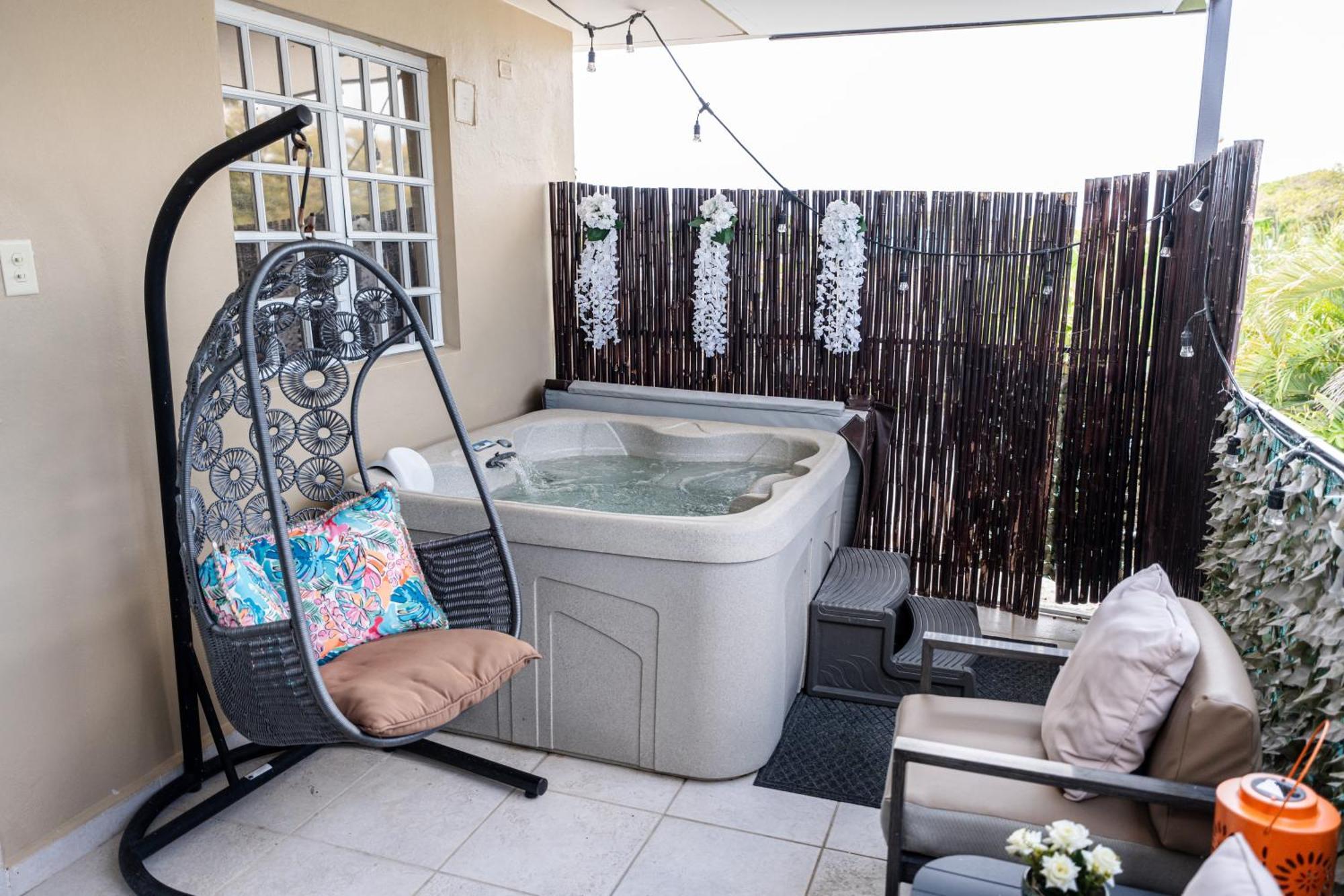 Private Jacuzzi Oasis With Mountain Views And Free Parking Apartman Ponce Kültér fotó