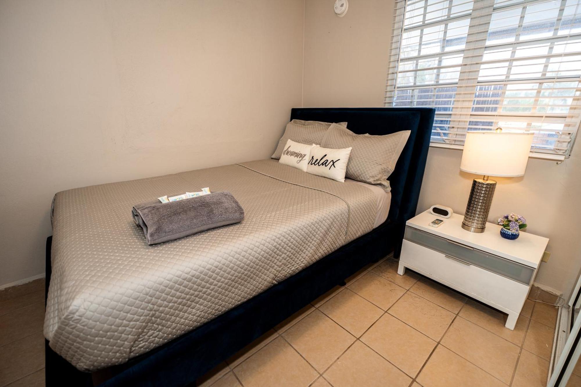 Private Jacuzzi Oasis With Mountain Views And Free Parking Apartman Ponce Kültér fotó