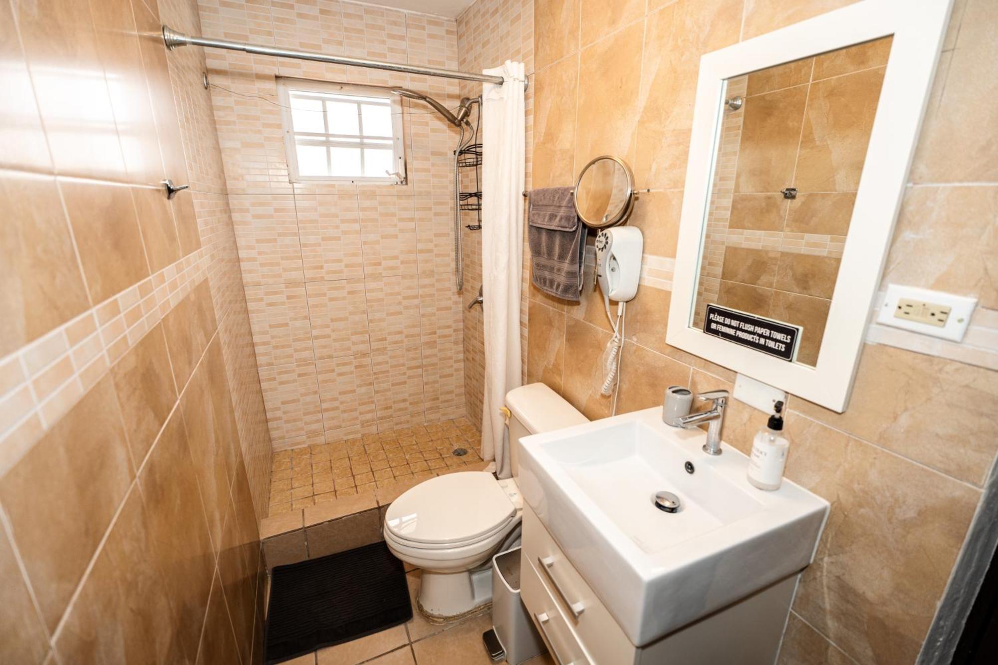 Private Jacuzzi Oasis With Mountain Views And Free Parking Apartman Ponce Kültér fotó