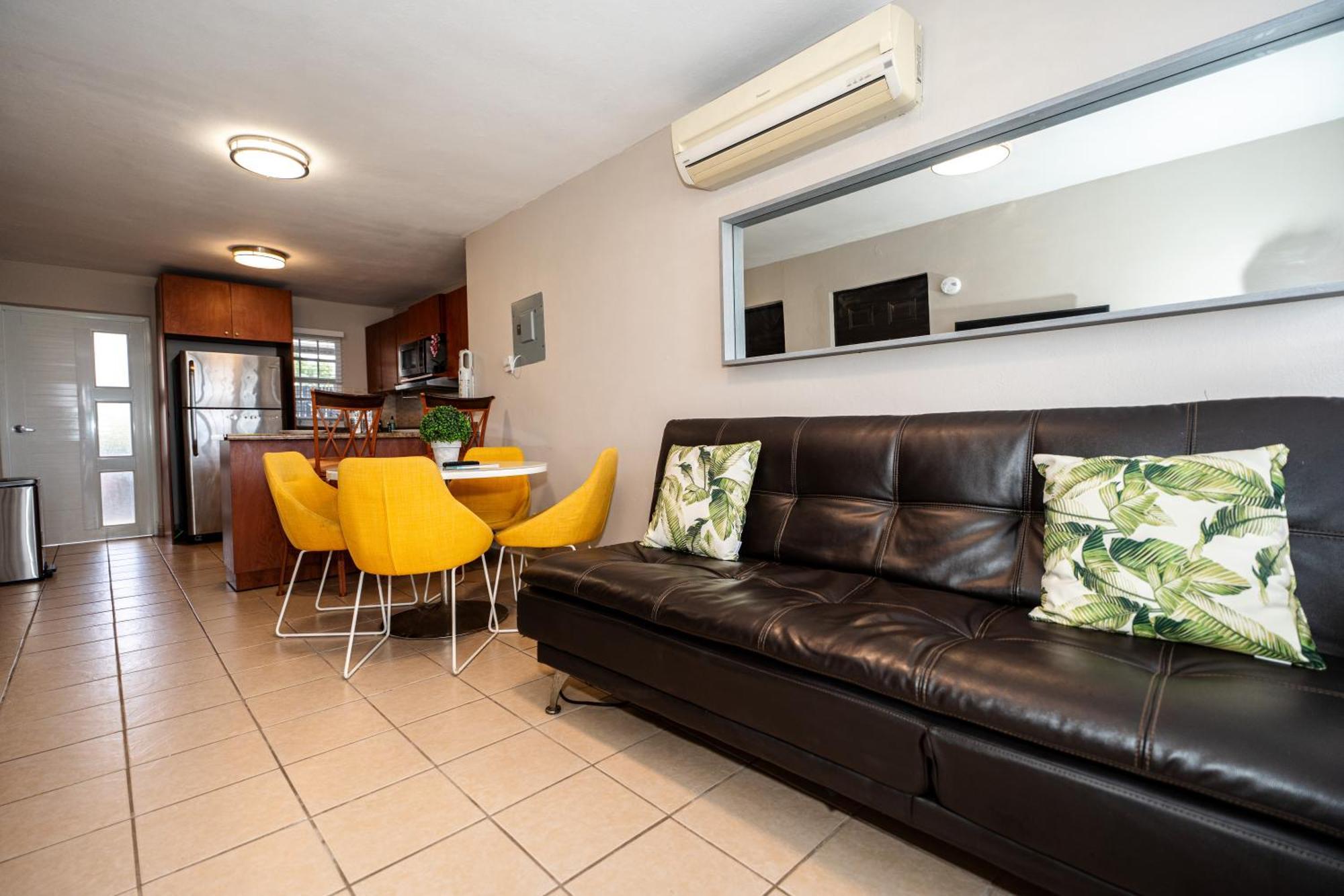 Private Jacuzzi Oasis With Mountain Views And Free Parking Apartman Ponce Kültér fotó