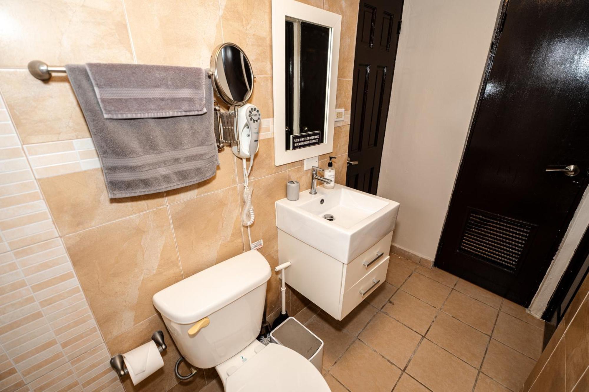 Private Jacuzzi Oasis With Mountain Views And Free Parking Apartman Ponce Kültér fotó